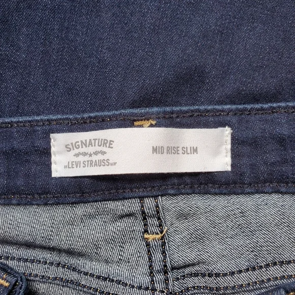 Signature by Levi's Strauss, Mid Rise Slim Woman's Plus Size 20M Denim Jeans. - Picture 7 of 8